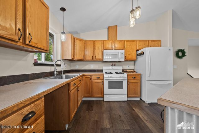 2710 N Cottonwood Loop, Wasilla, AK 99654