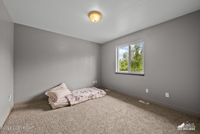 2710 N Cottonwood Loop, Wasilla, AK 99654