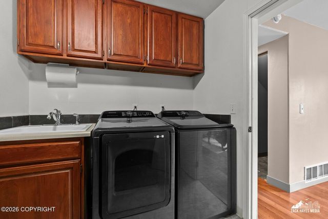 2710 N Cottonwood Loop, Wasilla, AK 99654
