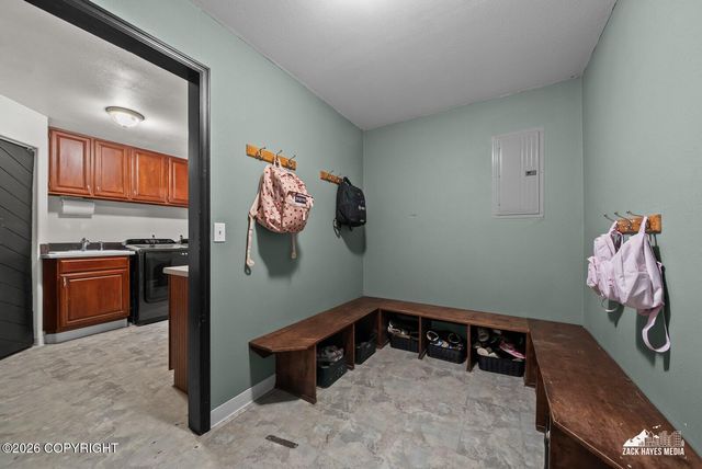 2710 N Cottonwood Loop, Wasilla, AK 99654