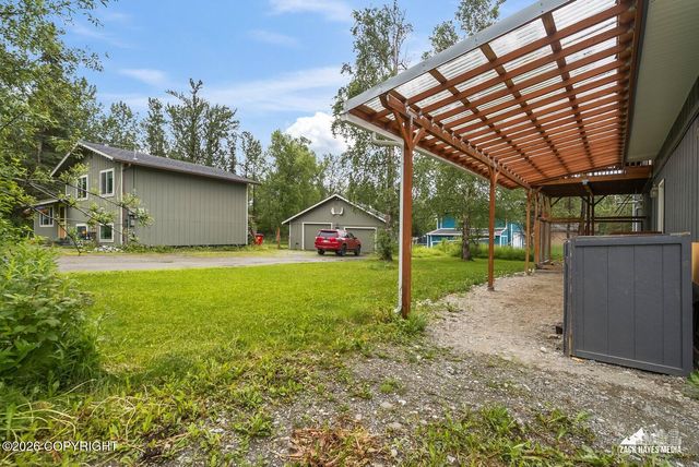 2710 N Cottonwood Loop, Wasilla, AK 99654