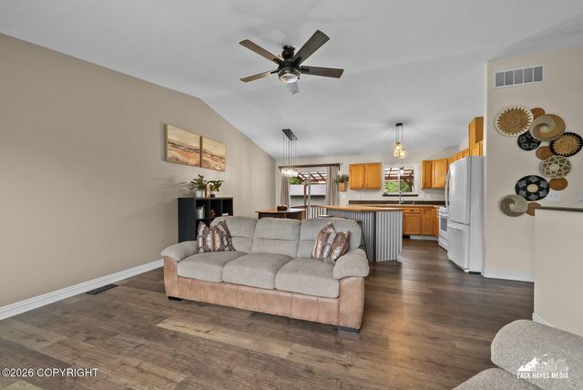 2710 N Cottonwood Loop, Wasilla, AK 99654