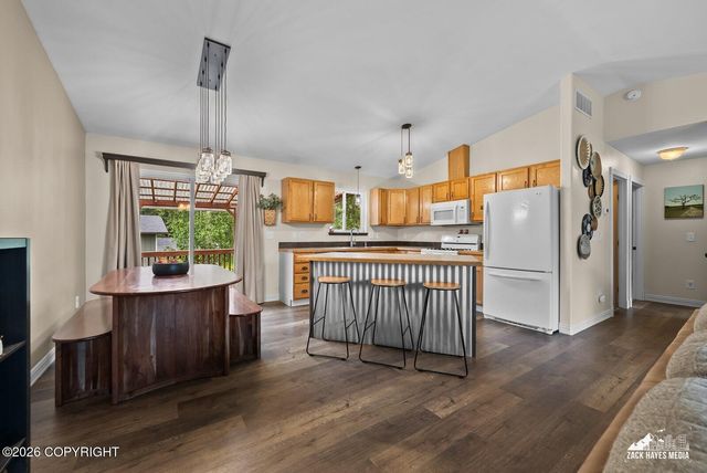 2710 N Cottonwood Loop, Wasilla, AK 99654