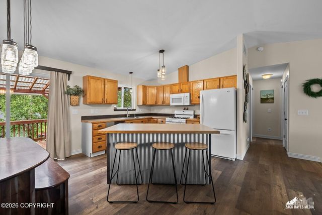 2710 N Cottonwood Loop, Wasilla, AK 99654