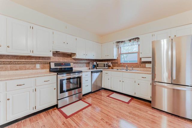5154 VILLAGE ROAD, Butte Des Morts, WI 54927