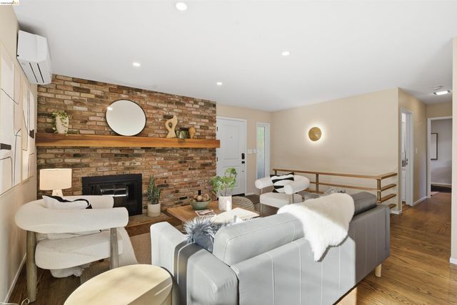 6416 Valley View Rd, Oakland, CA 94611