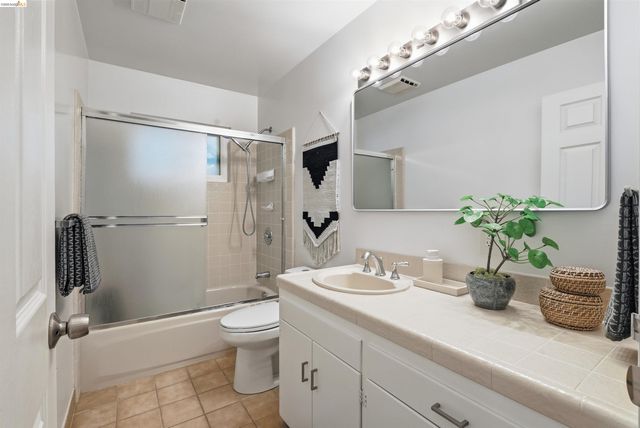 6416 Valley View Rd, Oakland, CA 94611