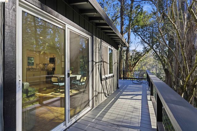 6416 Valley View Rd, Oakland, CA 94611