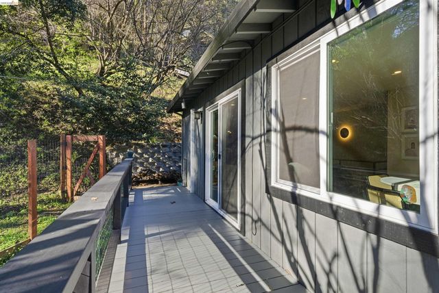 6416 Valley View Rd, Oakland, CA 94611