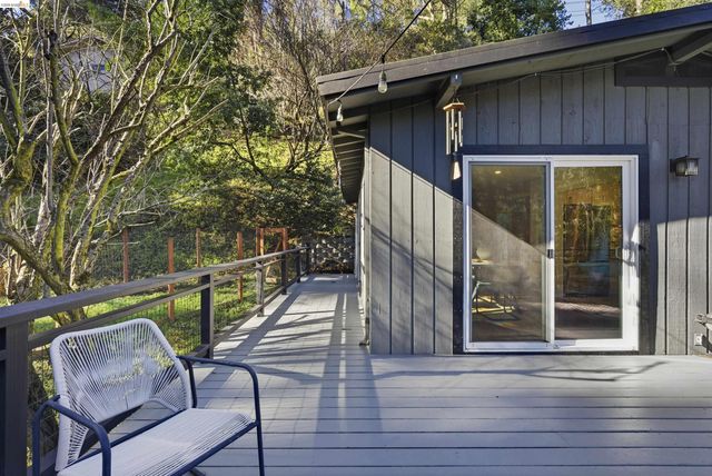 6416 Valley View Rd, Oakland, CA 94611