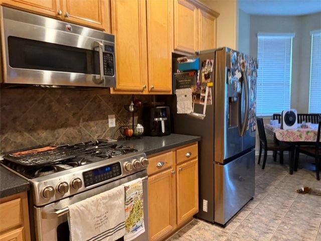 75 W Prairie Dawn Circle, The Woodlands, TX 77385