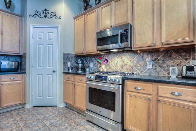 75 W Prairie Dawn Circle, The Woodlands, TX 77385