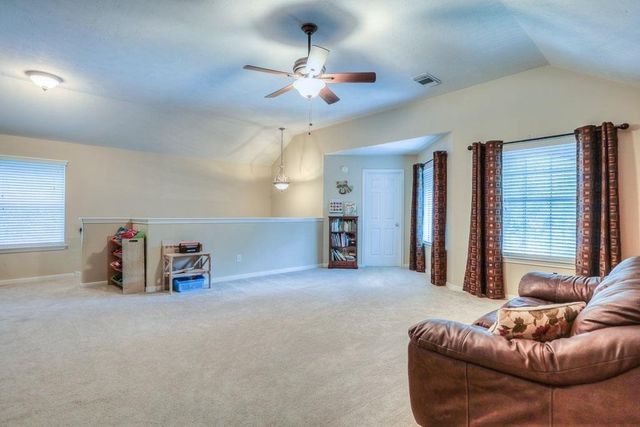 75 W Prairie Dawn Circle, The Woodlands, TX 77385