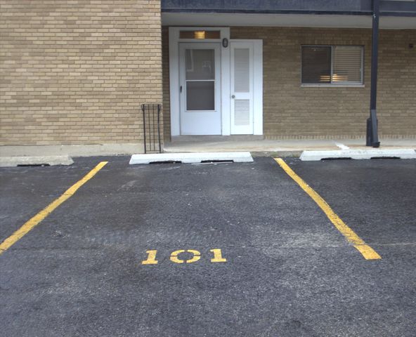 4755 W 101st Street 101, Oak Lawn, IL 60453
