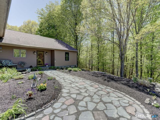 123 Round Hill Road, Middletown, CT 06457