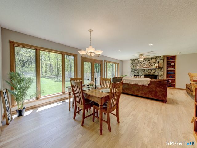 123 Round Hill Road, Middletown, CT 06457