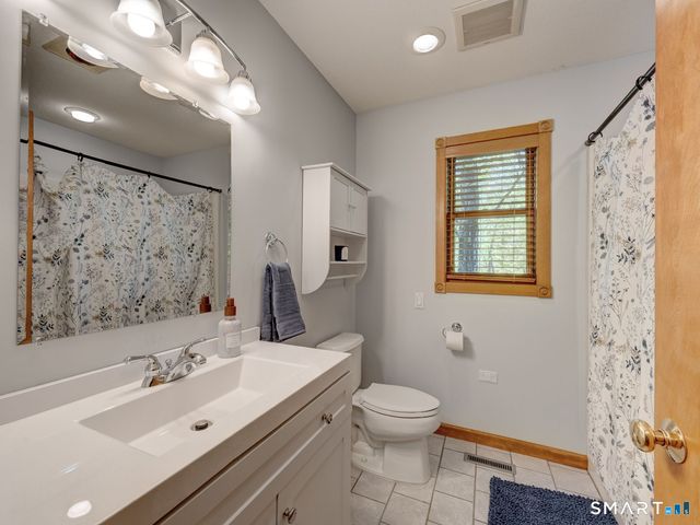123 Round Hill Road, Middletown, CT 06457