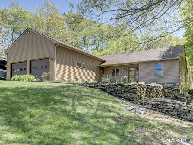 123 Round Hill Road, Middletown, CT 06457