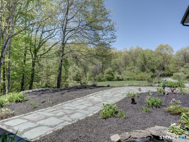 123 Round Hill Road, Middletown, CT 06457