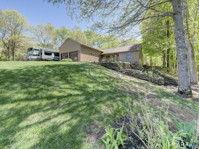123 Round Hill Road, Middletown, CT 06457
