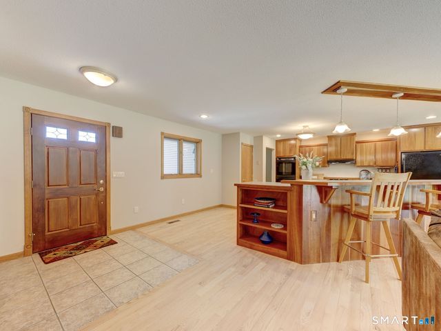 123 Round Hill Road, Middletown, CT 06457