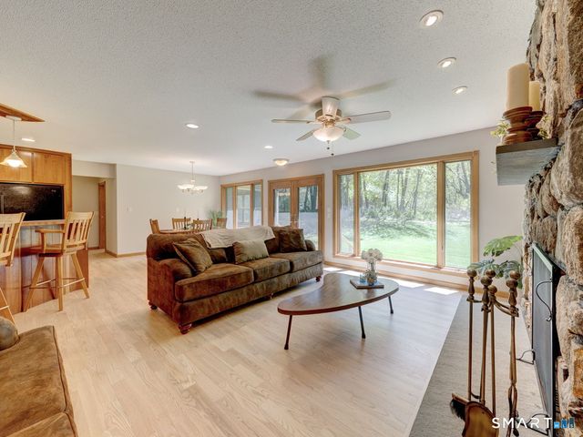 123 Round Hill Road, Middletown, CT 06457
