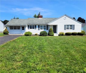 9 Melrose Parkway, Owasco, NY 13021