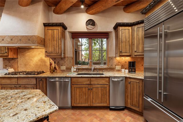 22 Paseo Aragon, Santa Fe, NM 87506