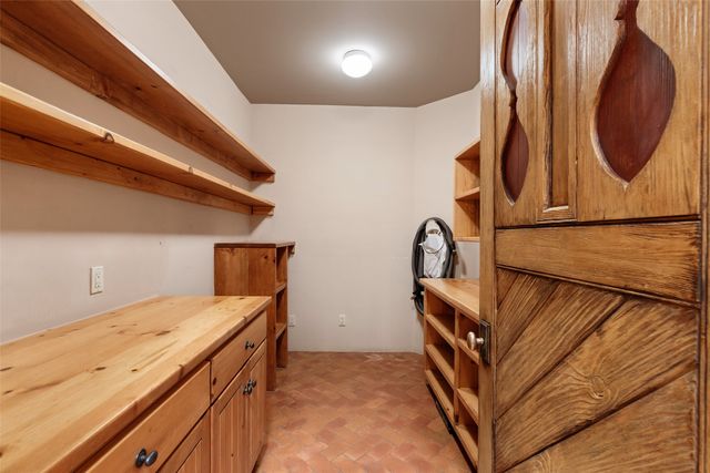22 Paseo Aragon, Santa Fe, NM 87506