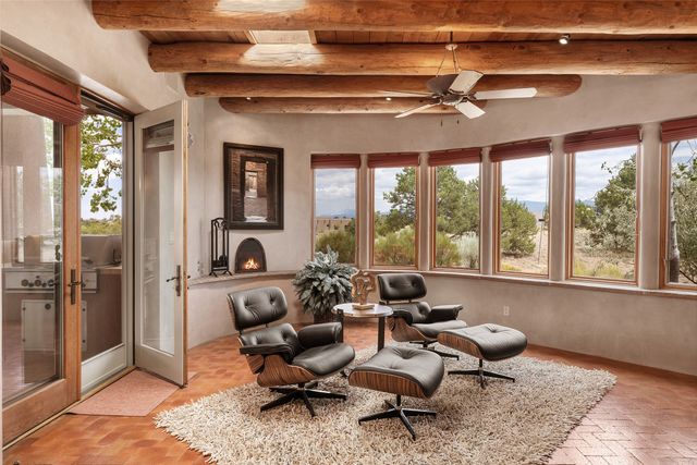 22 Paseo Aragon, Santa Fe, NM 87506