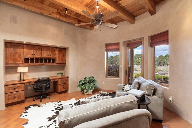 22 Paseo Aragon, Santa Fe, NM 87506