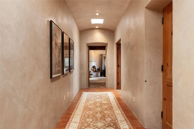 22 Paseo Aragon, Santa Fe, NM 87506