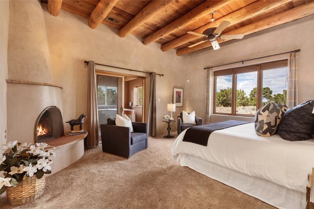 22 Paseo Aragon, Santa Fe, NM 87506