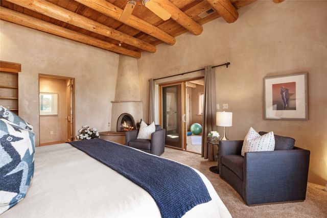 22 Paseo Aragon, Santa Fe, NM 87506