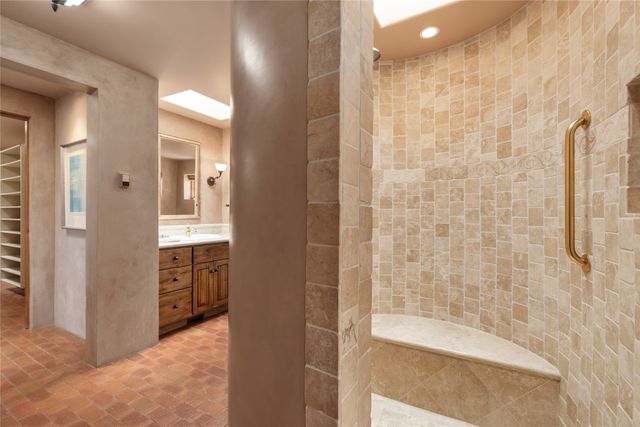 22 Paseo Aragon, Santa Fe, NM 87506