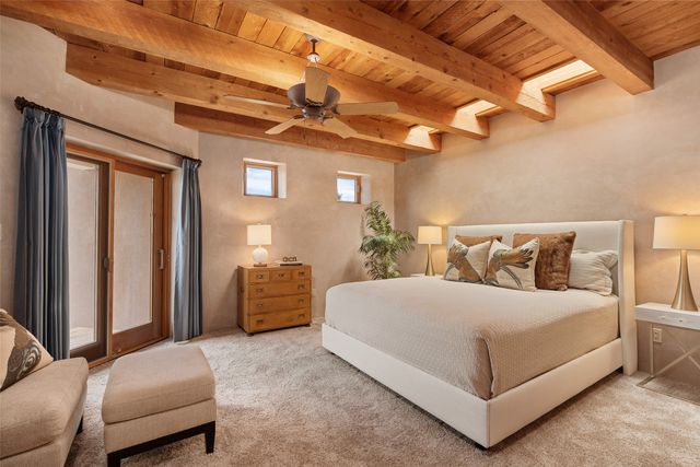 22 Paseo Aragon, Santa Fe, NM 87506