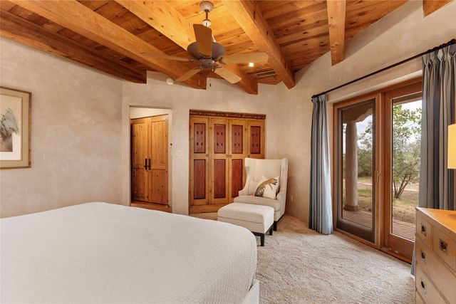 22 Paseo Aragon, Santa Fe, NM 87506