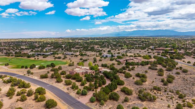 22 Paseo Aragon, Santa Fe, NM 87506
