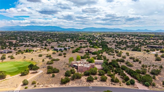 22 Paseo Aragon, Santa Fe, NM 87506
