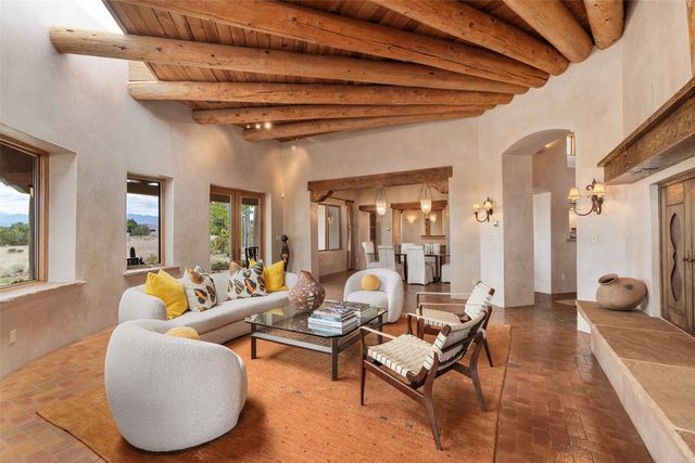 22 Paseo Aragon, Santa Fe, NM 87506