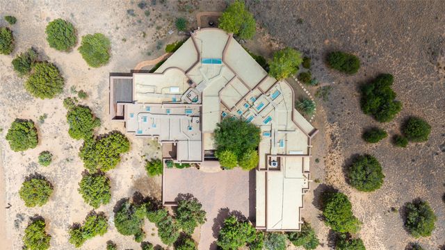 22 Paseo Aragon, Santa Fe, NM 87506
