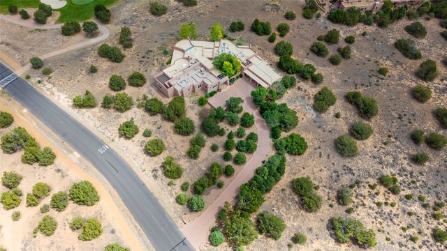 22 Paseo Aragon, Santa Fe, NM 87506