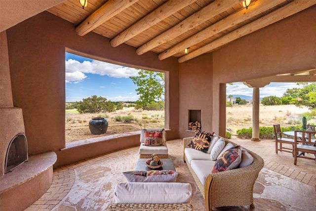 22 Paseo Aragon, Santa Fe, NM 87506
