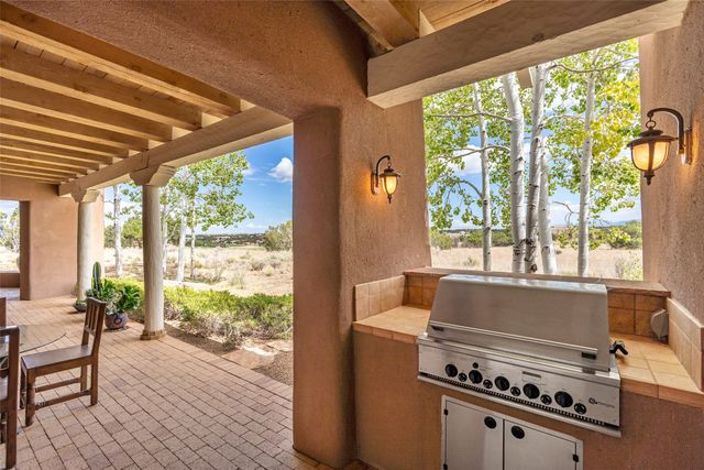 22 Paseo Aragon, Santa Fe, NM 87506