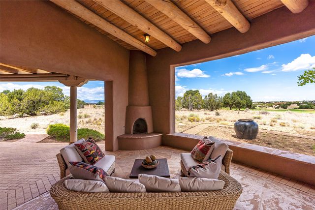 22 Paseo Aragon, Santa Fe, NM 87506