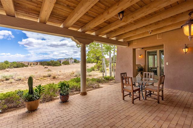 22 Paseo Aragon, Santa Fe, NM 87506