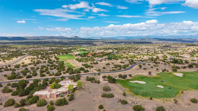 22 Paseo Aragon, Santa Fe, NM 87506