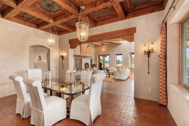 22 Paseo Aragon, Santa Fe, NM 87506
