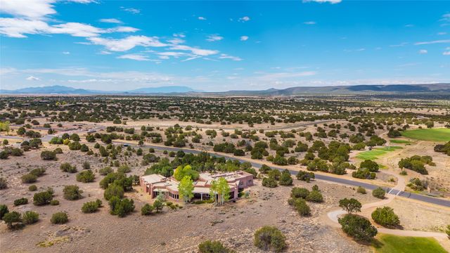 22 Paseo Aragon, Santa Fe, NM 87506
