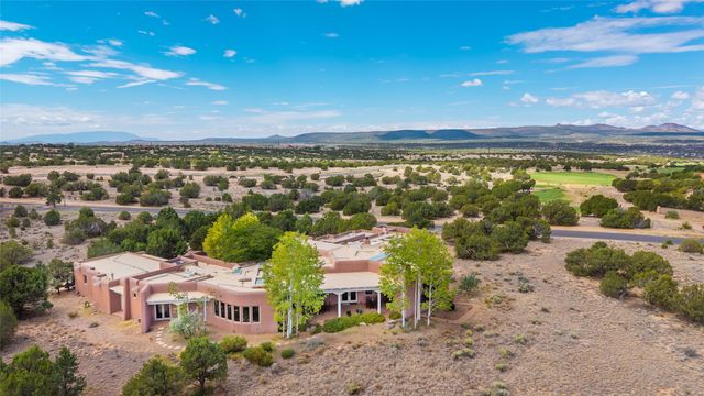 22 Paseo Aragon, Santa Fe, NM 87506